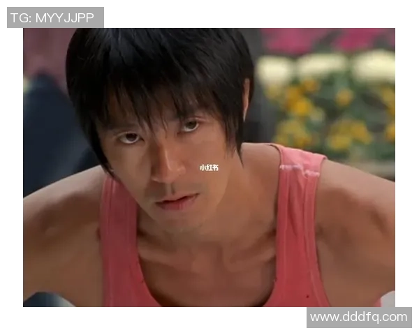 星爷少林足球经典踢墙瞬间再现引爆回忆热潮,笑点与功夫并存