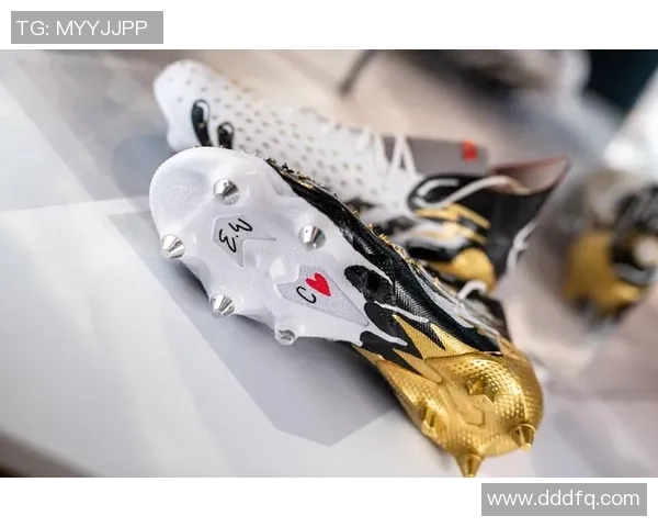 球星专属定制足球鞋全解析：经典款与创新设计的完美融合