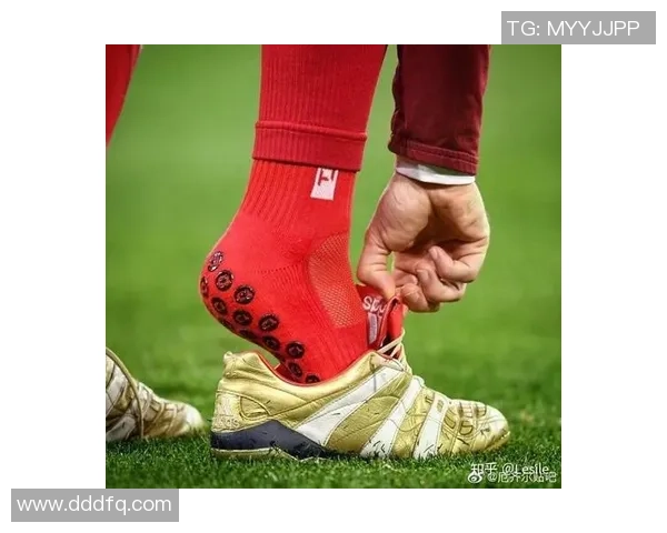 精选足球球星手办摆件收藏装饰展示让你感受绿茵激情魅力