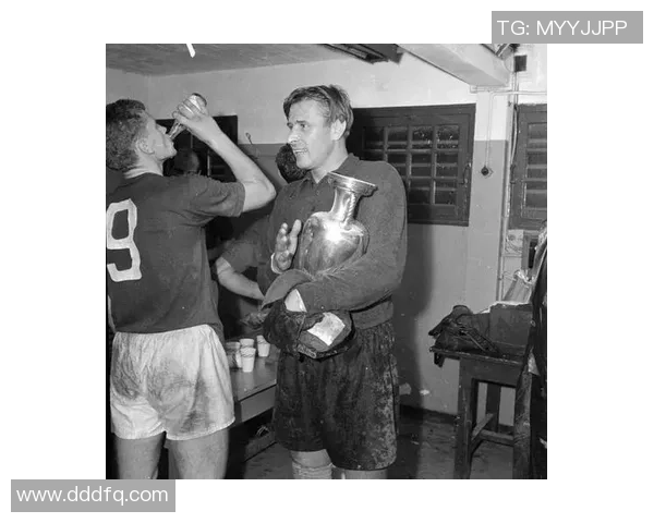 足球球星吸烟现象揭秘：影响健康与职业生涯的背后原因与故事