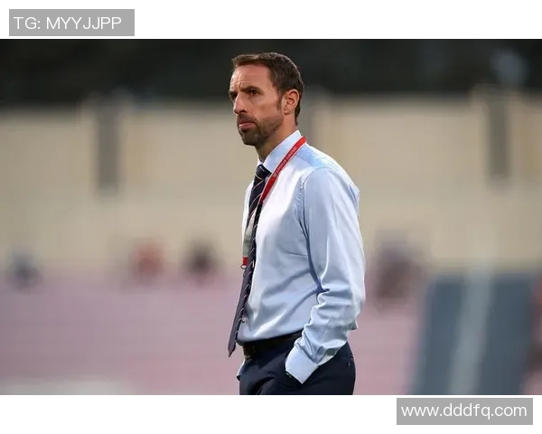 足球球星帅气高清竖屏写真集展现运动魅力与个人风采